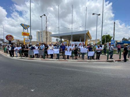 وقفة احتجاجية في كفرياسيف للتنديد بجرائم القتل